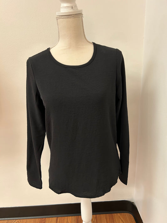 Lightweight joli and joy airflow tee. Long sleeve and  round neck